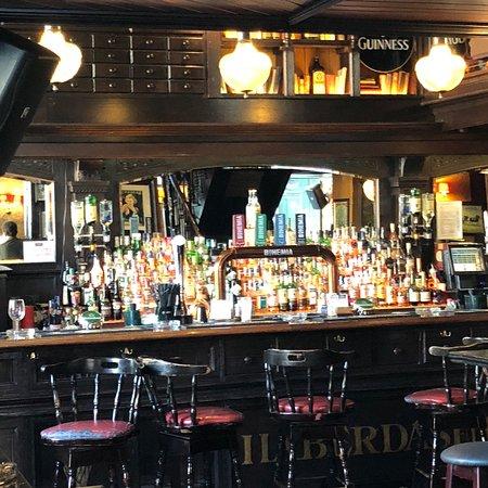 Hennessy's Irish Pub